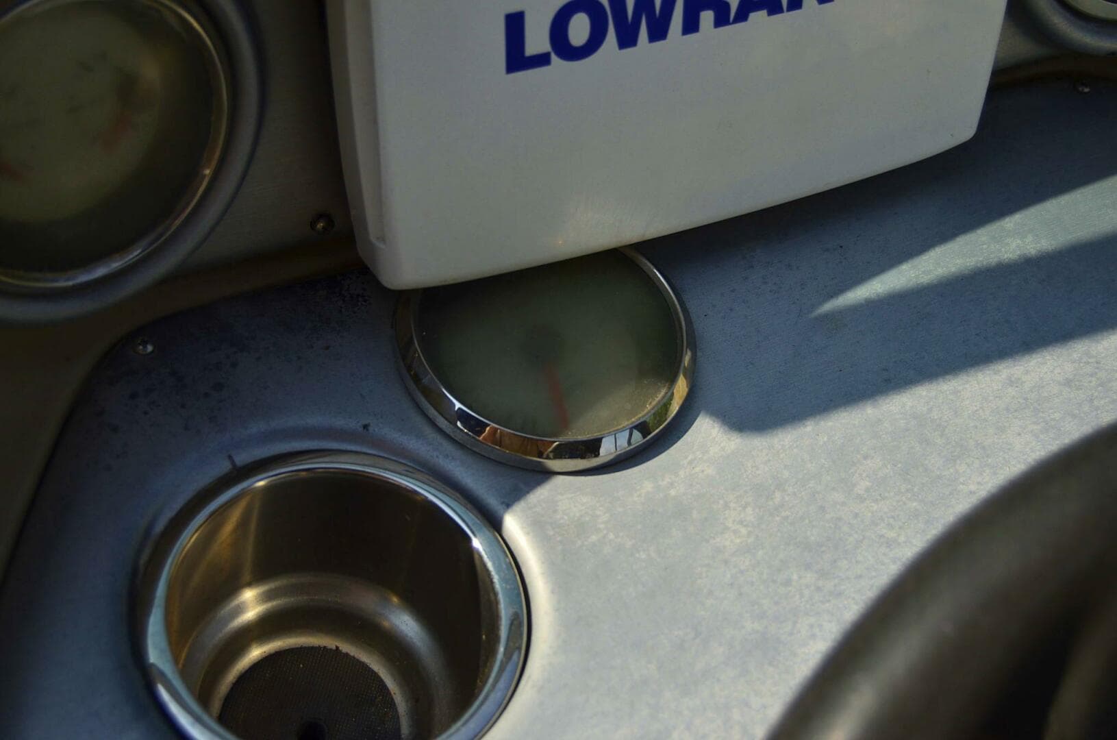 2011 Hurricane SunDeck 217 OB