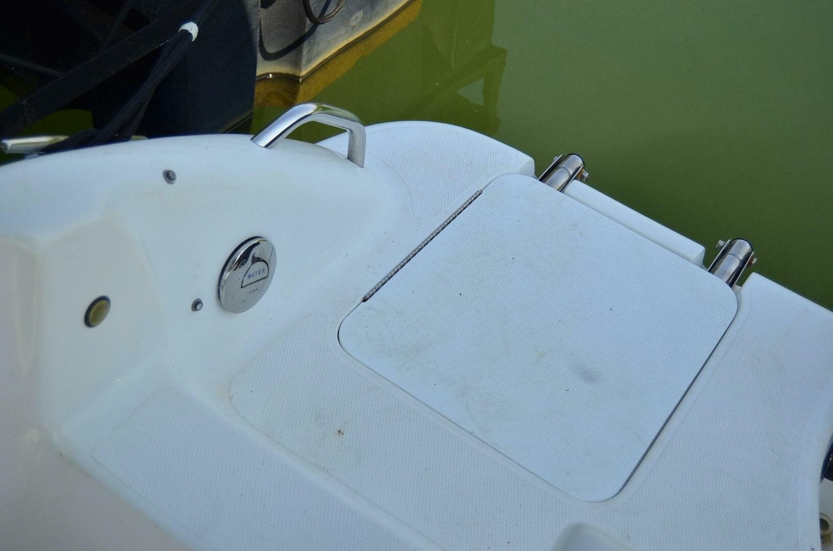 2011 Hurricane SunDeck 217 OB