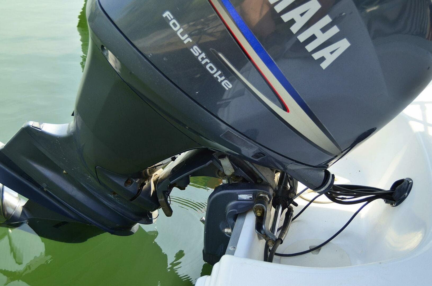 2011 Hurricane SunDeck 217 OB