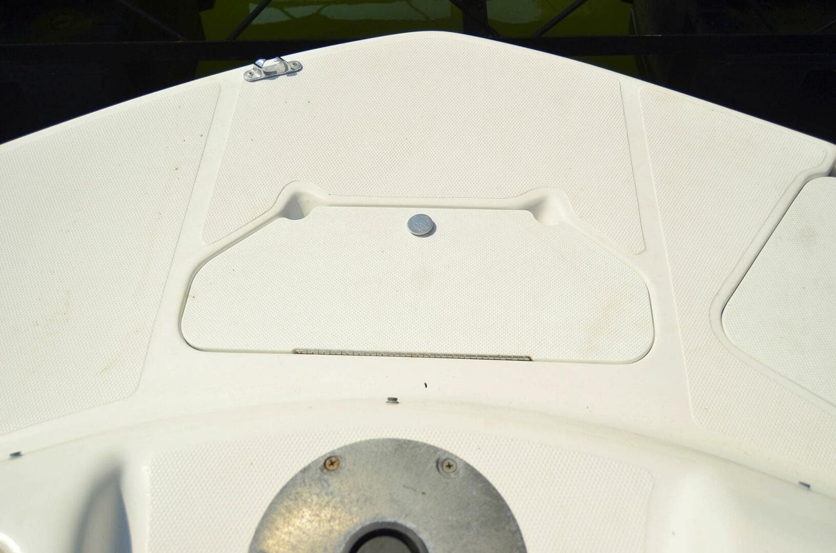 2011 Hurricane SunDeck 217 OB