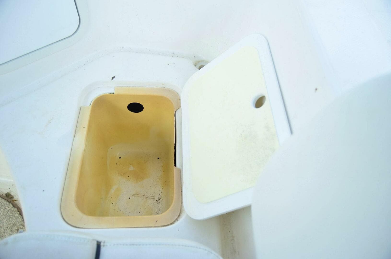 2011 Hurricane SunDeck 217 OB