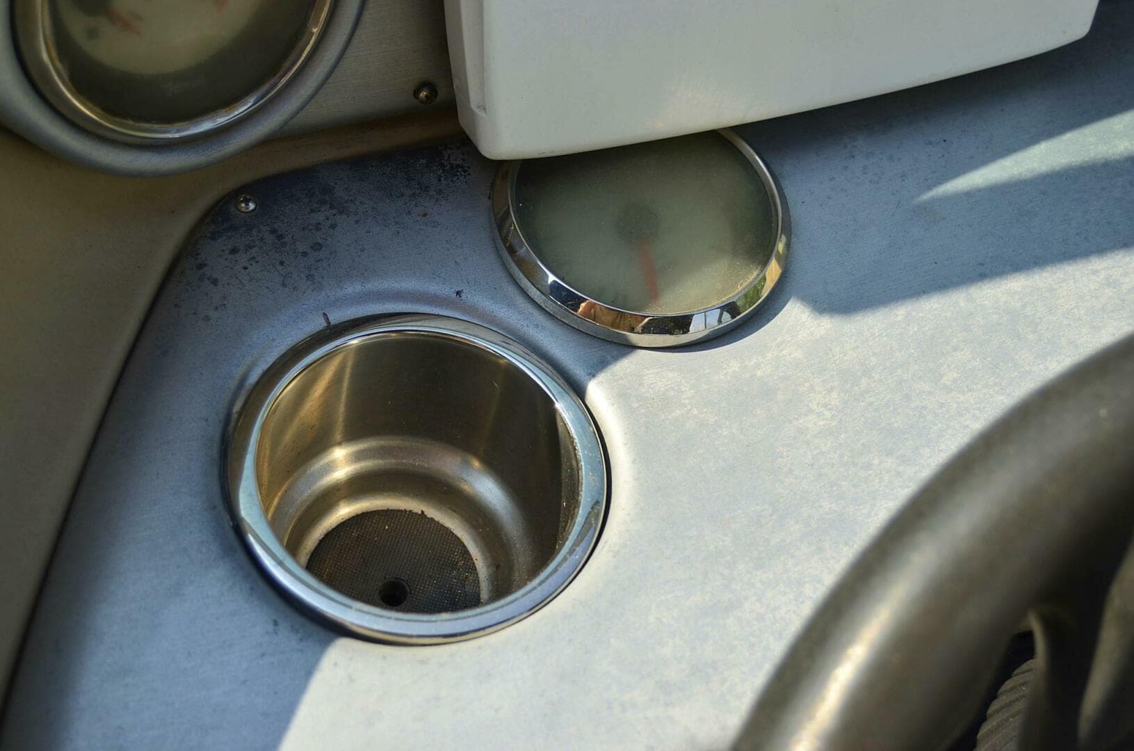 2011 Hurricane SunDeck 217 OB