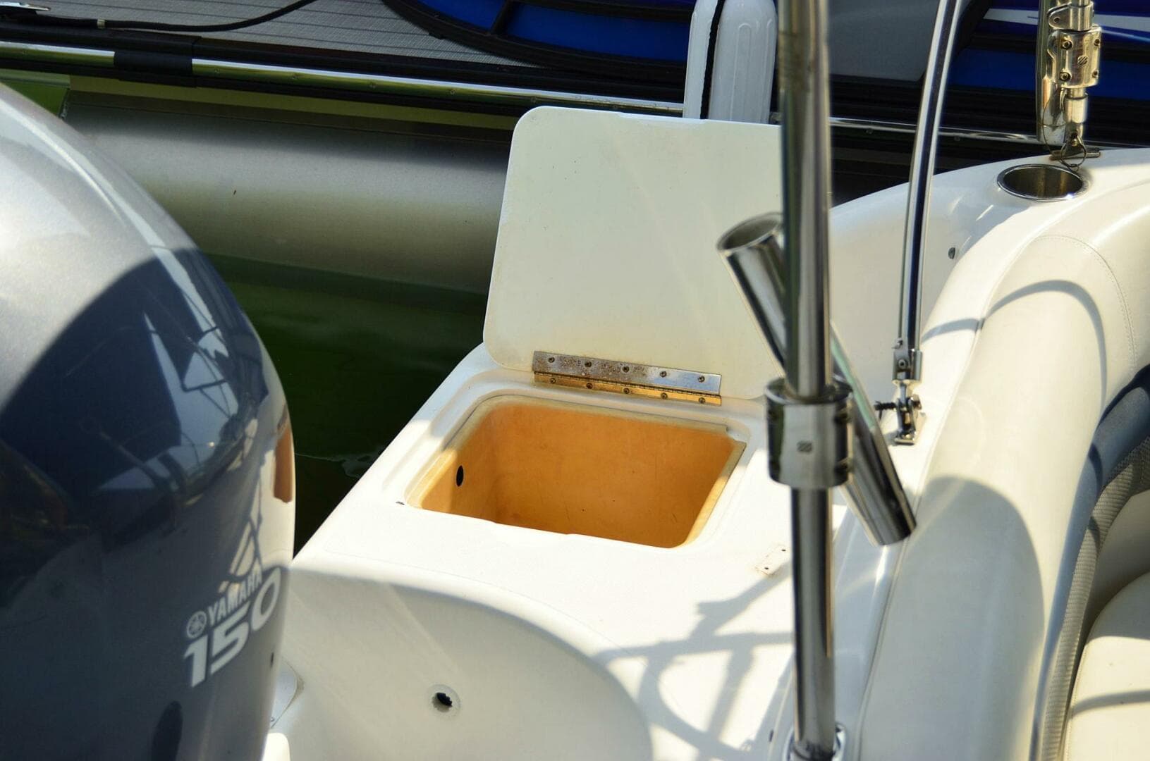 2011 Hurricane SunDeck 217 OB