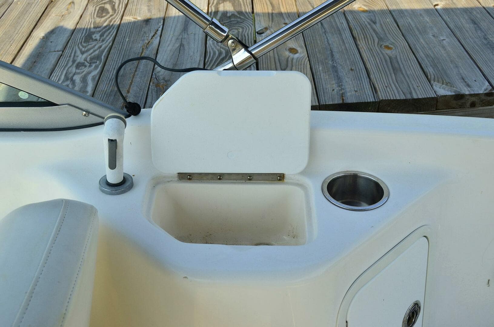 2011 Hurricane SunDeck 217 OB