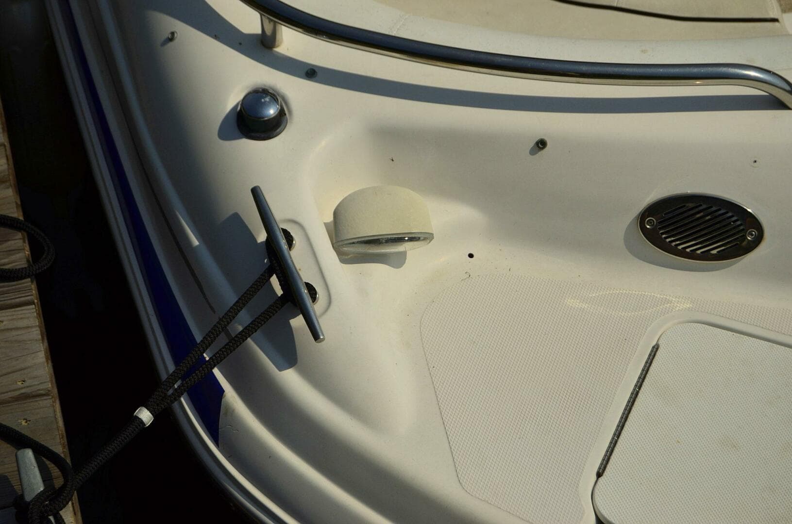 2011 Hurricane SunDeck 217 OB