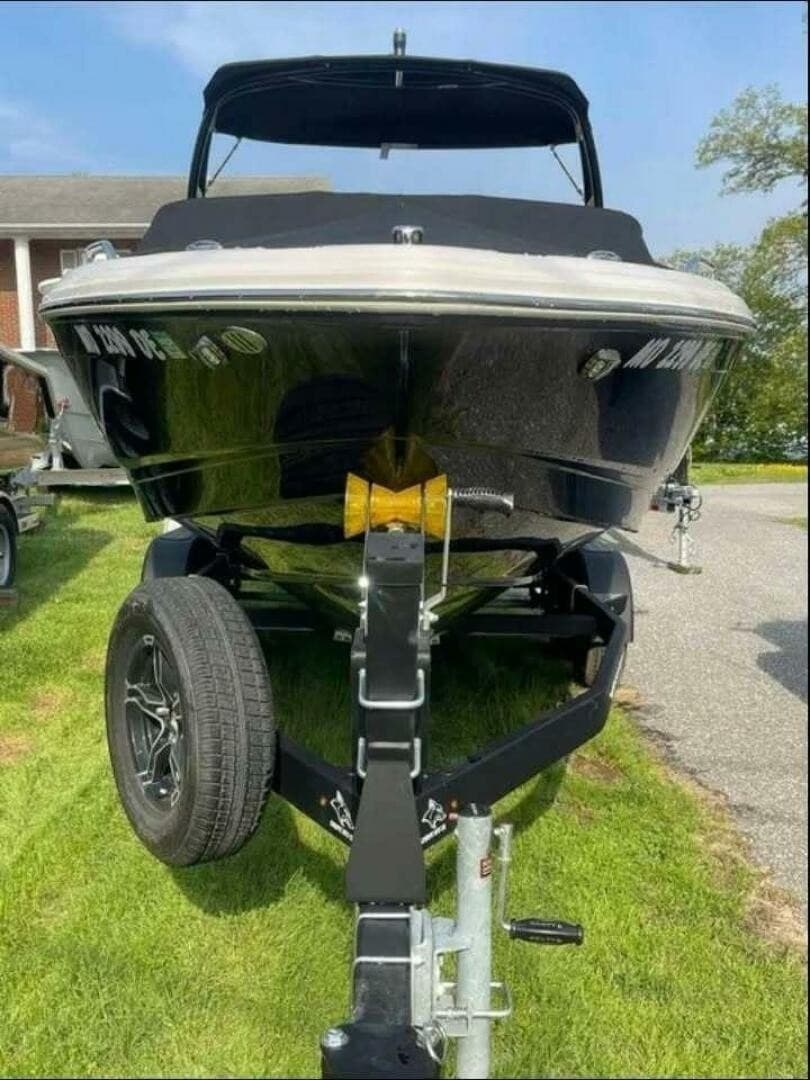 2022 Chaparral 23 SURF