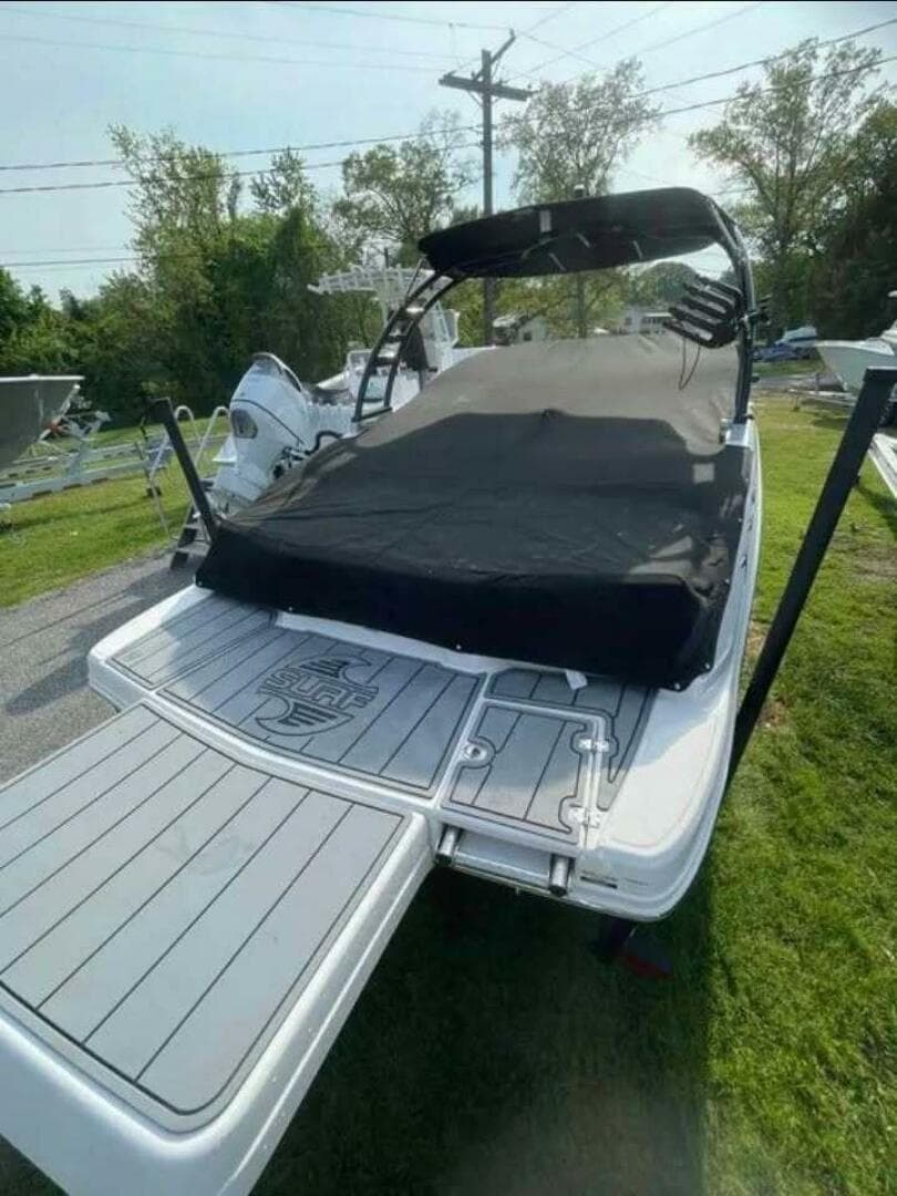 2022 Chaparral 23 SURF