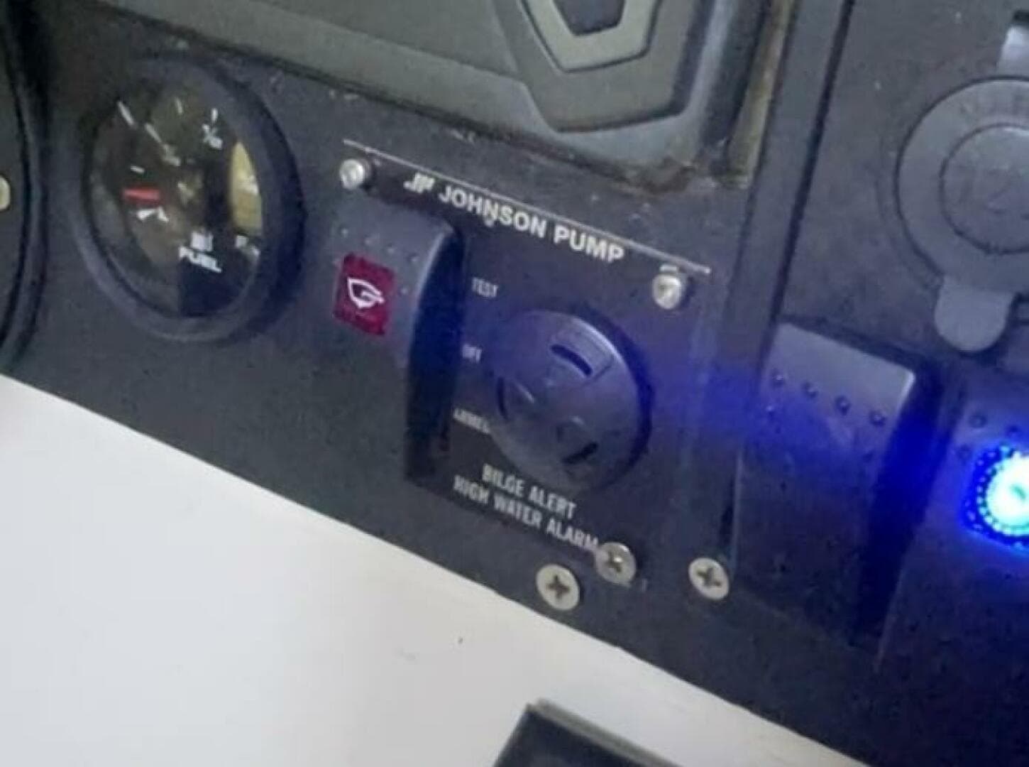 1990 Wellcraft Scarab 30 Cuddy