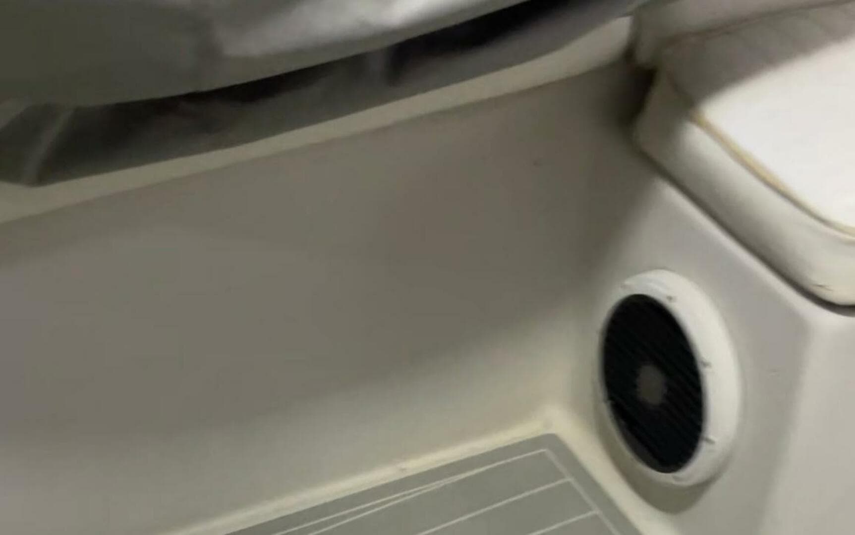 1990 Wellcraft Scarab 30 Cuddy