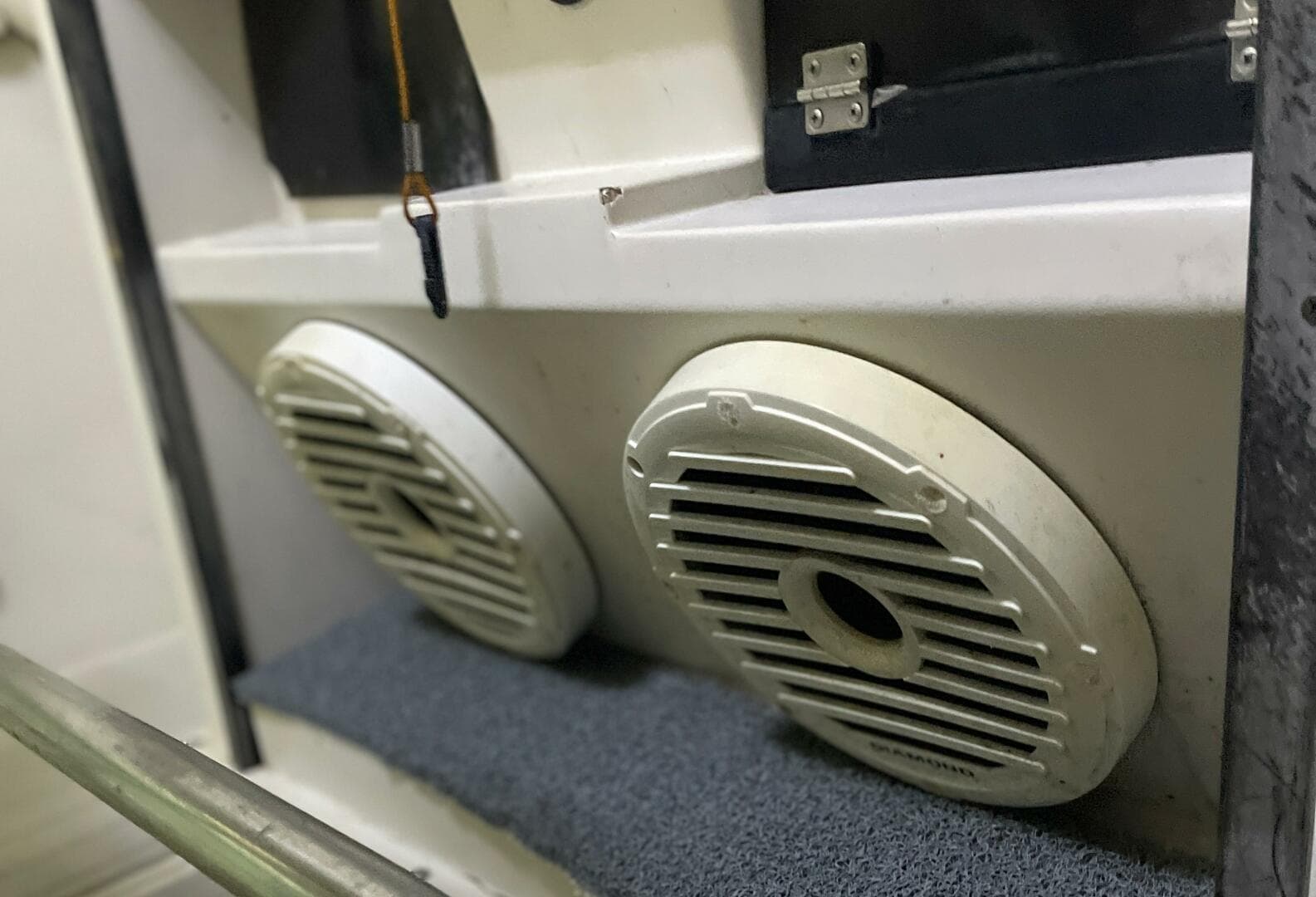 1990 Wellcraft Scarab 30 Cuddy