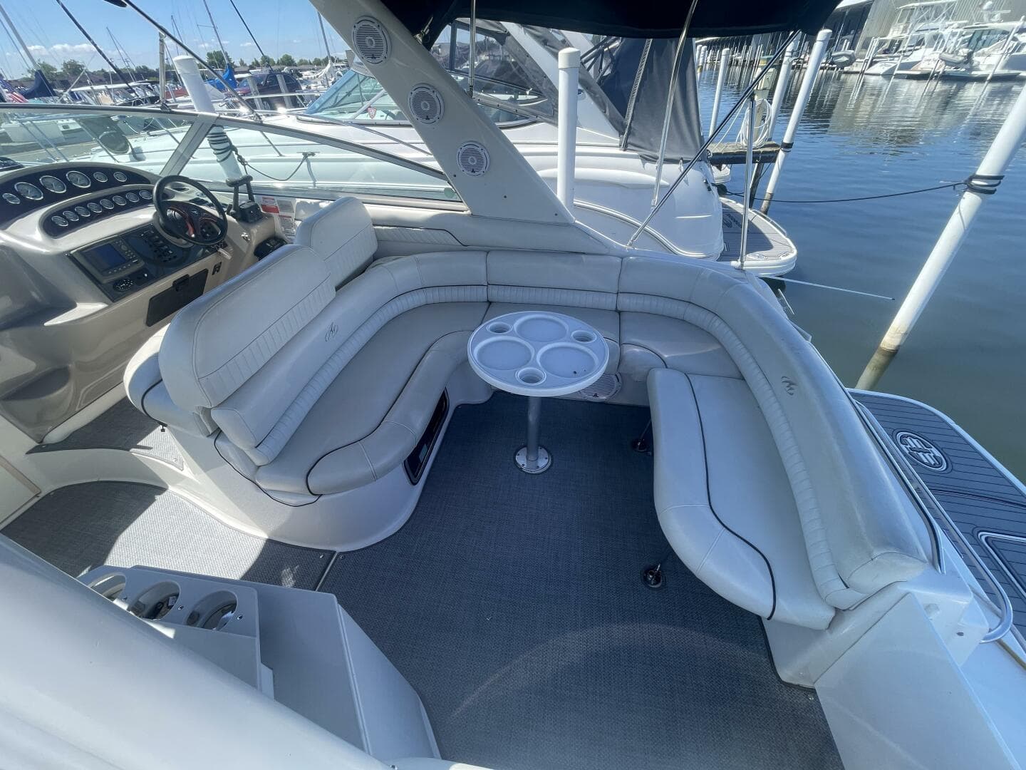 2005 Monterey 322 Cruiser