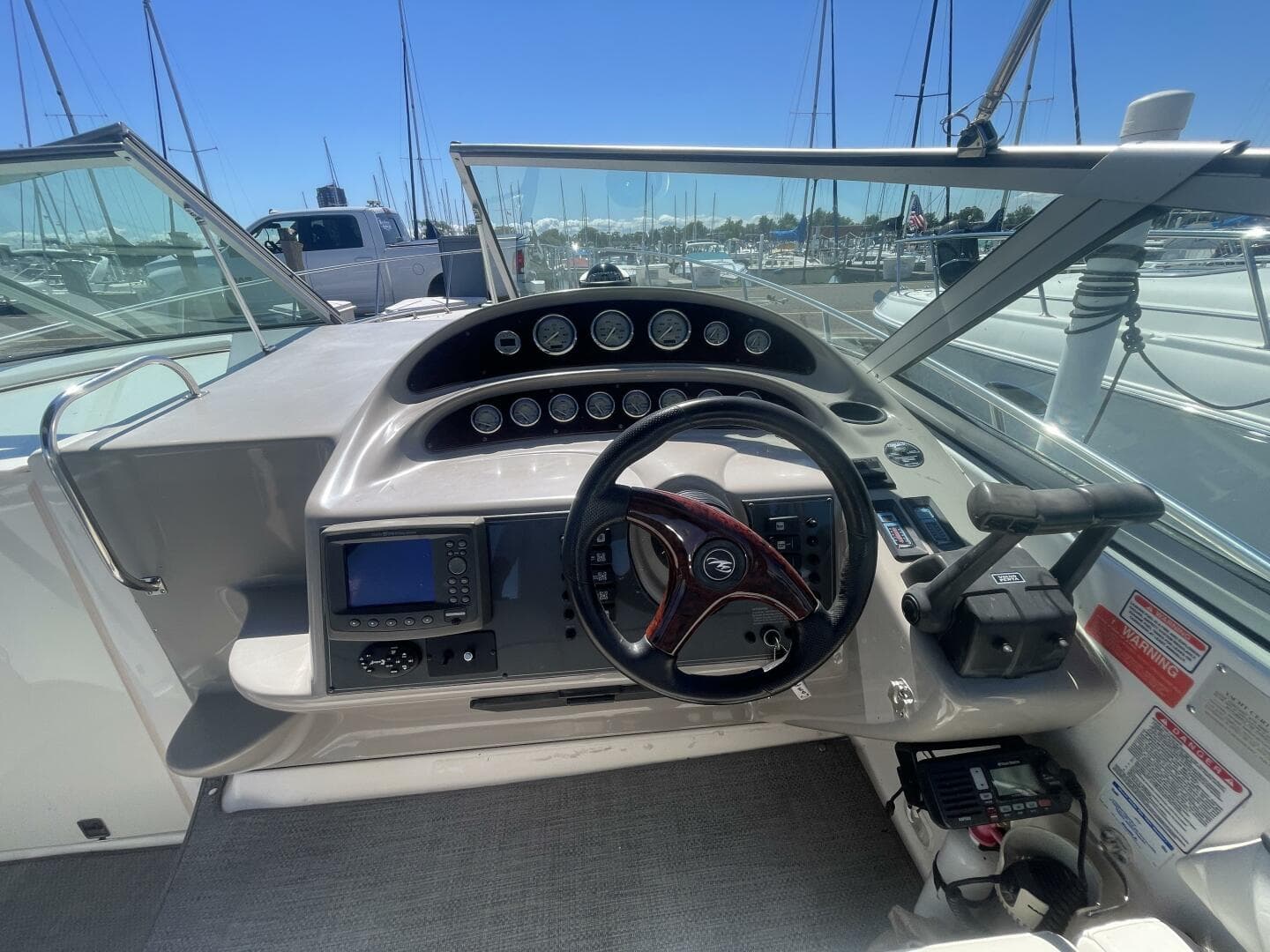 2005 Monterey 322 Cruiser