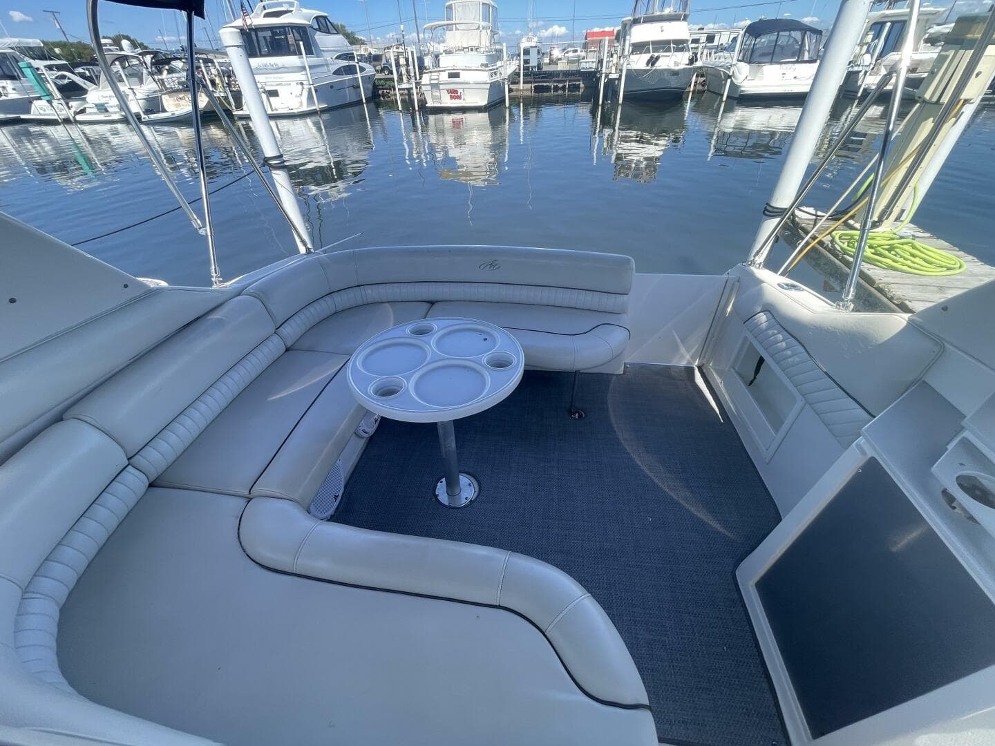 2005 Monterey 322 Cruiser