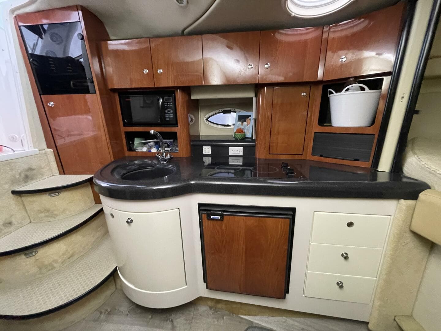 2005 Monterey 322 Cruiser