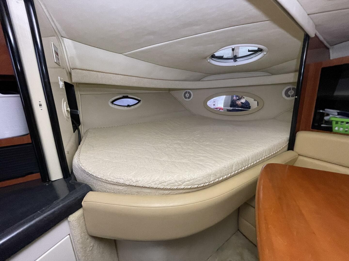 2005 Monterey 322 Cruiser