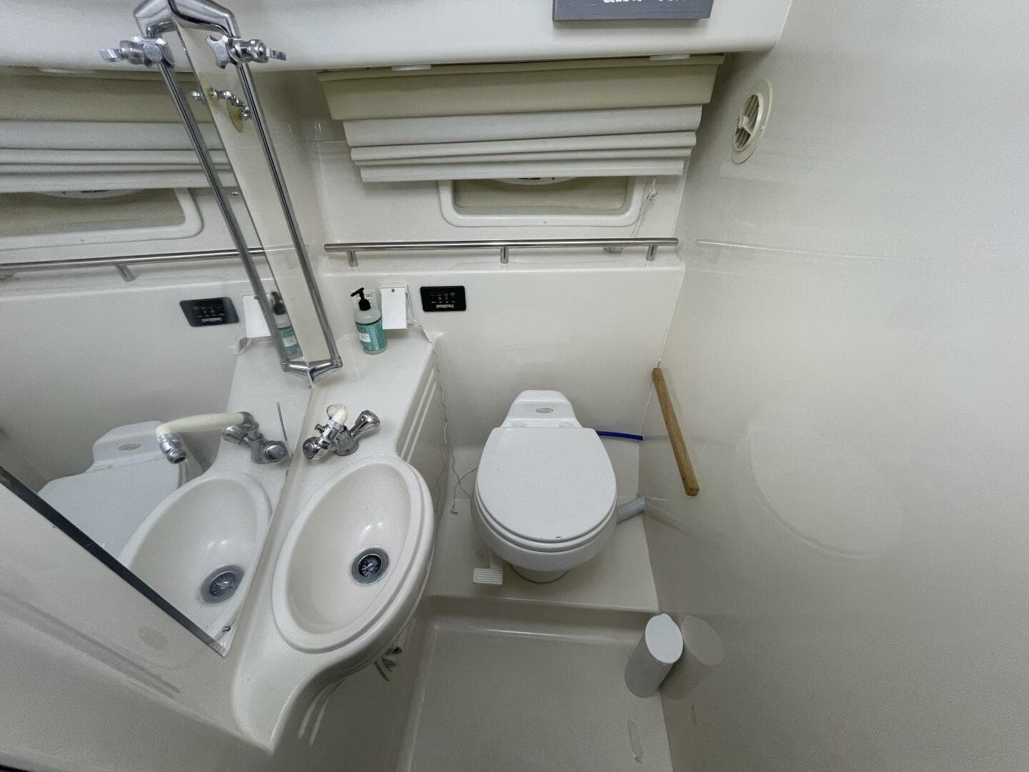 2005 Monterey 322 Cruiser