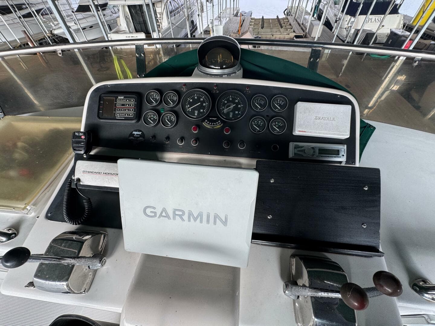 18 1991 Ocean Alexander 456 Knot Yet Upper Helm