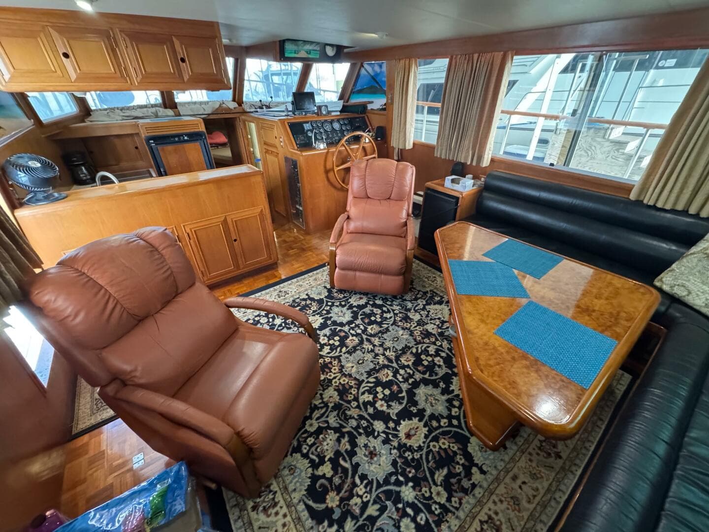 34 1991 Ocean Alexander 456 Knot Yet Salon 3
