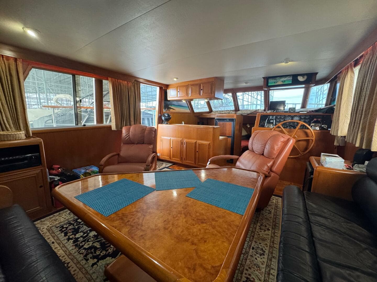 35 1991 Ocean Alexander 456 Knot Yet Salon