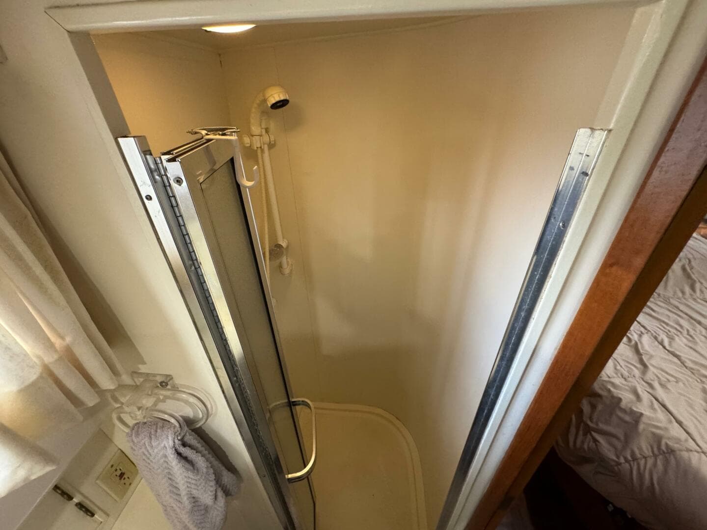 59 1991 Ocean Alexander 456 Knot Yet Aft Head Shower