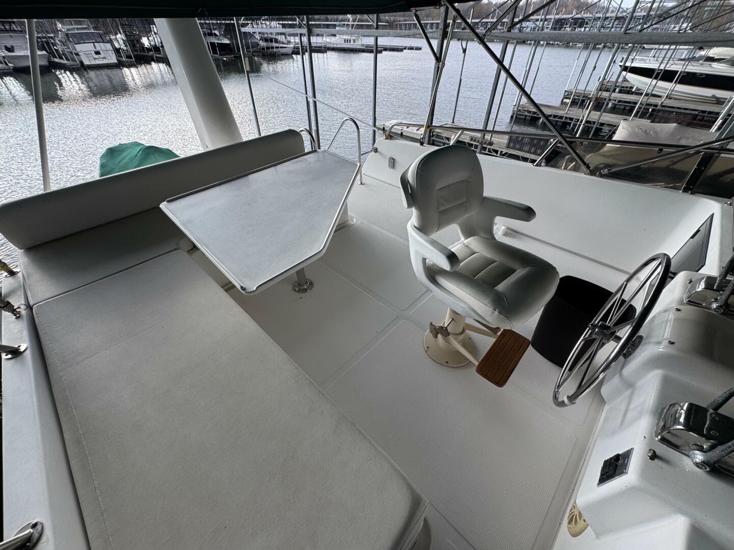 19 1991 Ocean Alexander 456 Knot Yet Flybridge Looking Aft