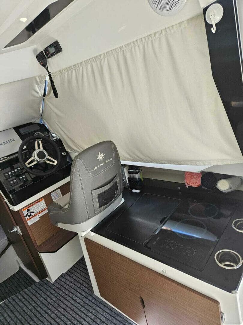 2023 Jeanneau NC795 S2