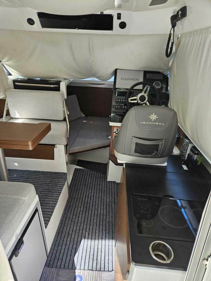 2023 Jeanneau NC795 S2