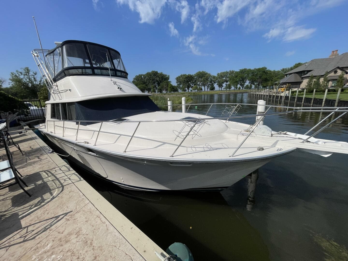 1989 Silverton 37 Convertible