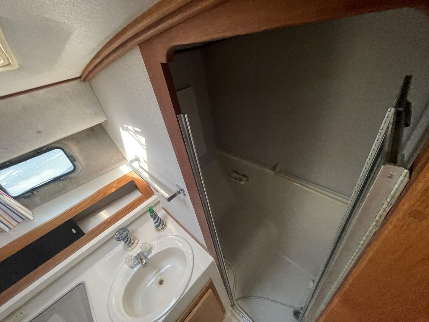 1989 Silverton 37 Convertible