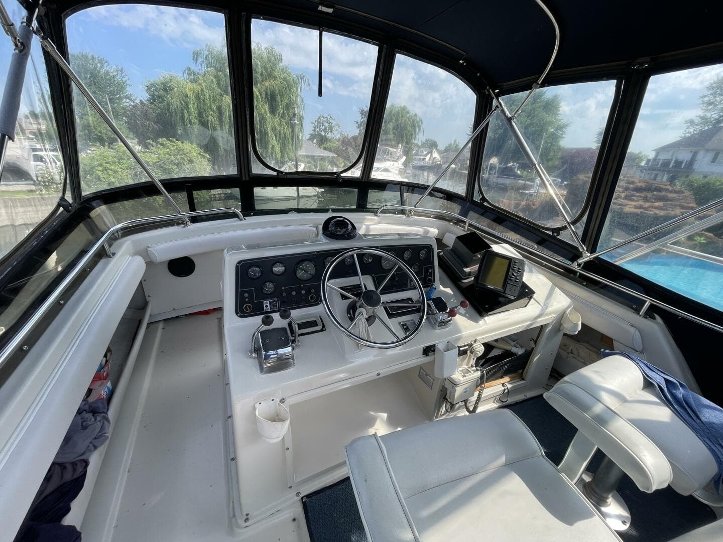 1989 Silverton 37 Convertible