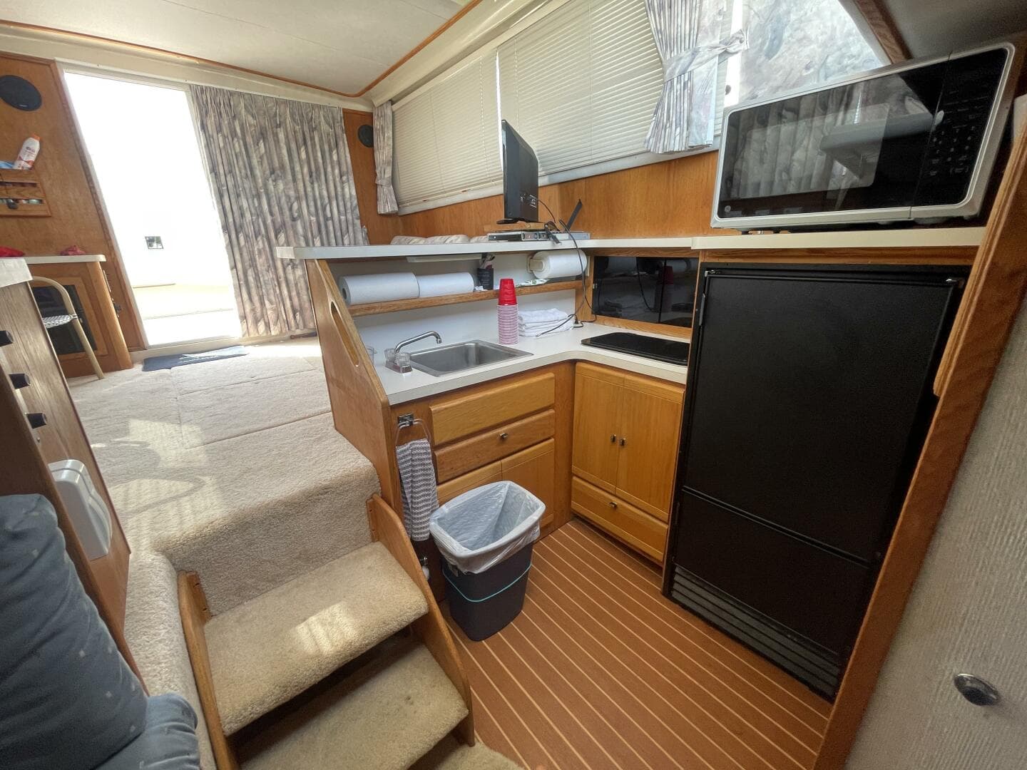 1989 Silverton 37 Convertible