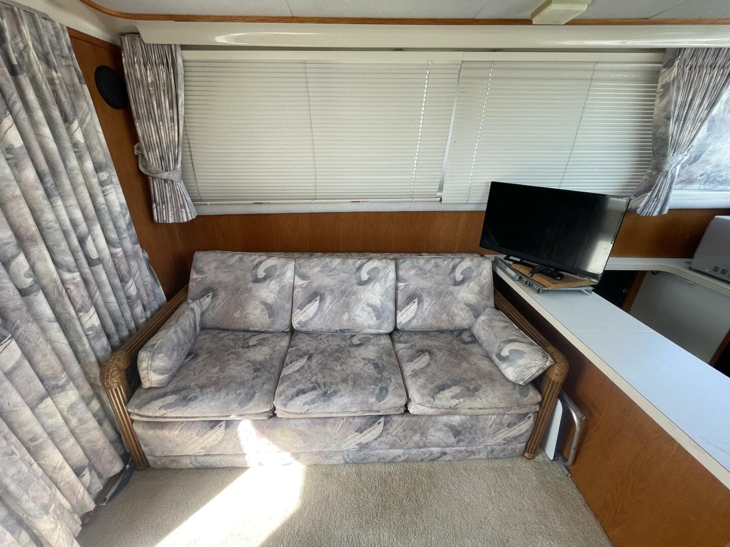 1989 Silverton 37 Convertible