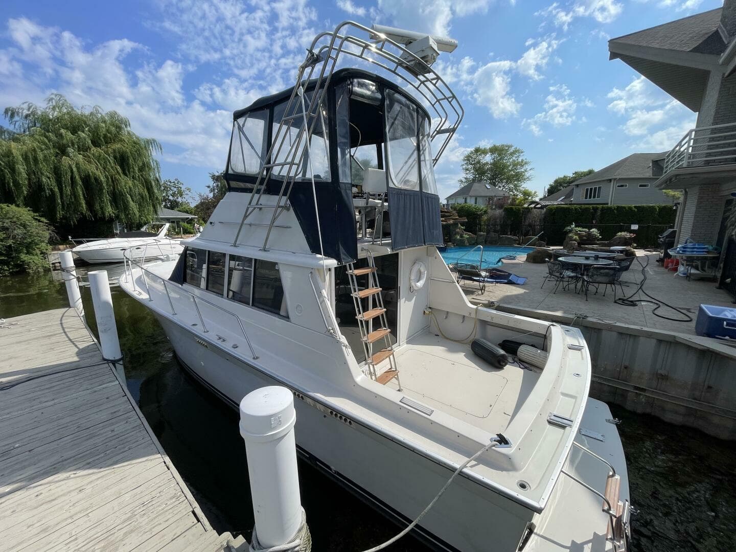 1989 Silverton 37 Convertible