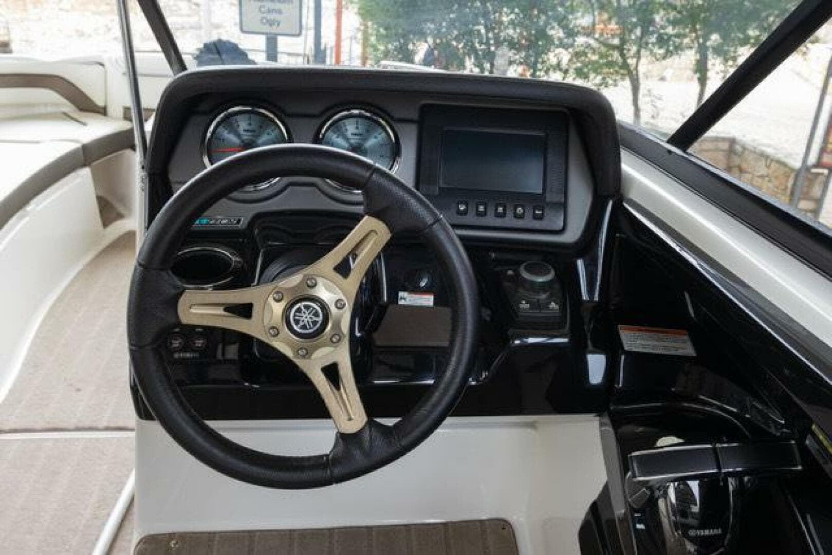 2016 Yamaha Boats 242 Limited E-Series