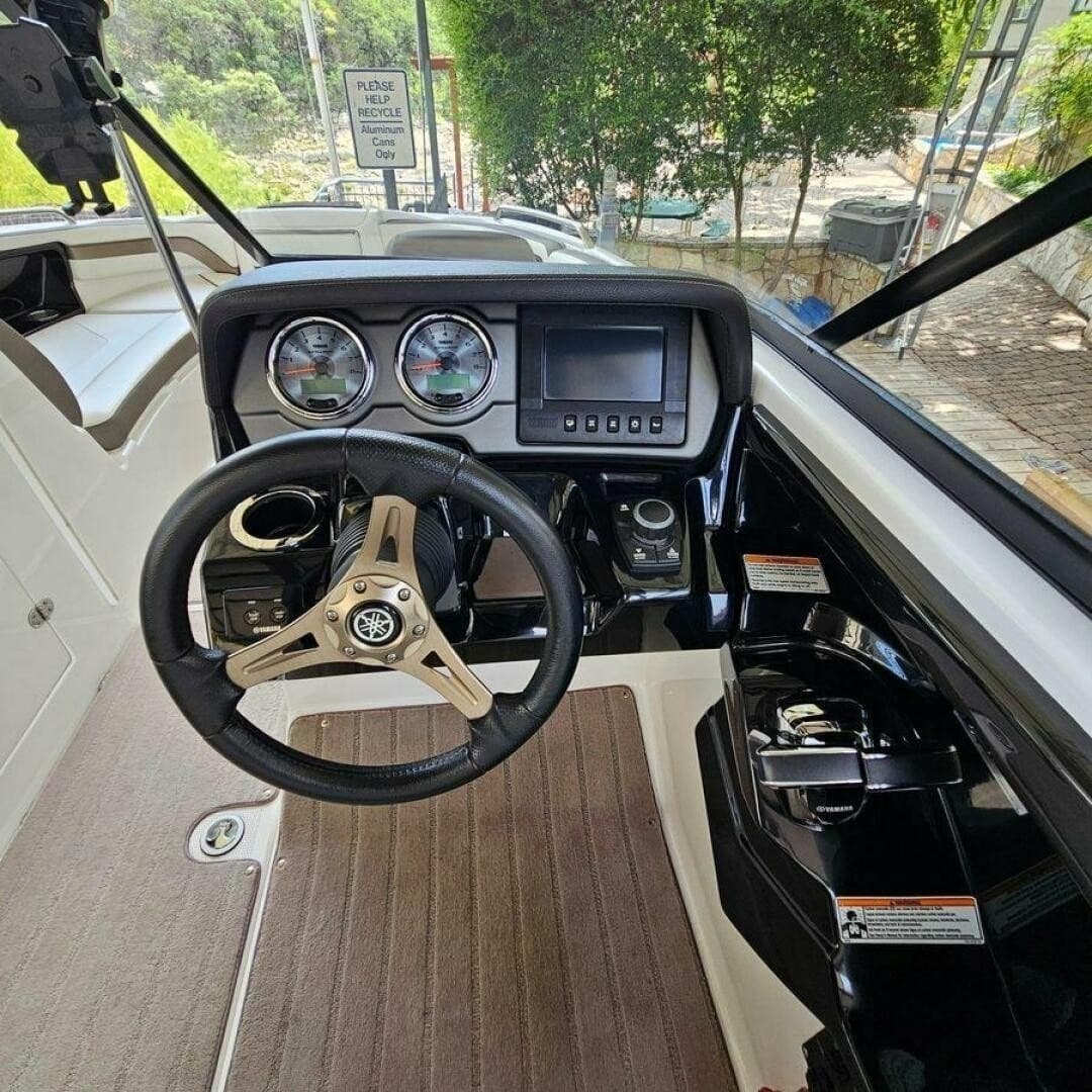 2016 Yamaha Boats 242 Limited S E-Series