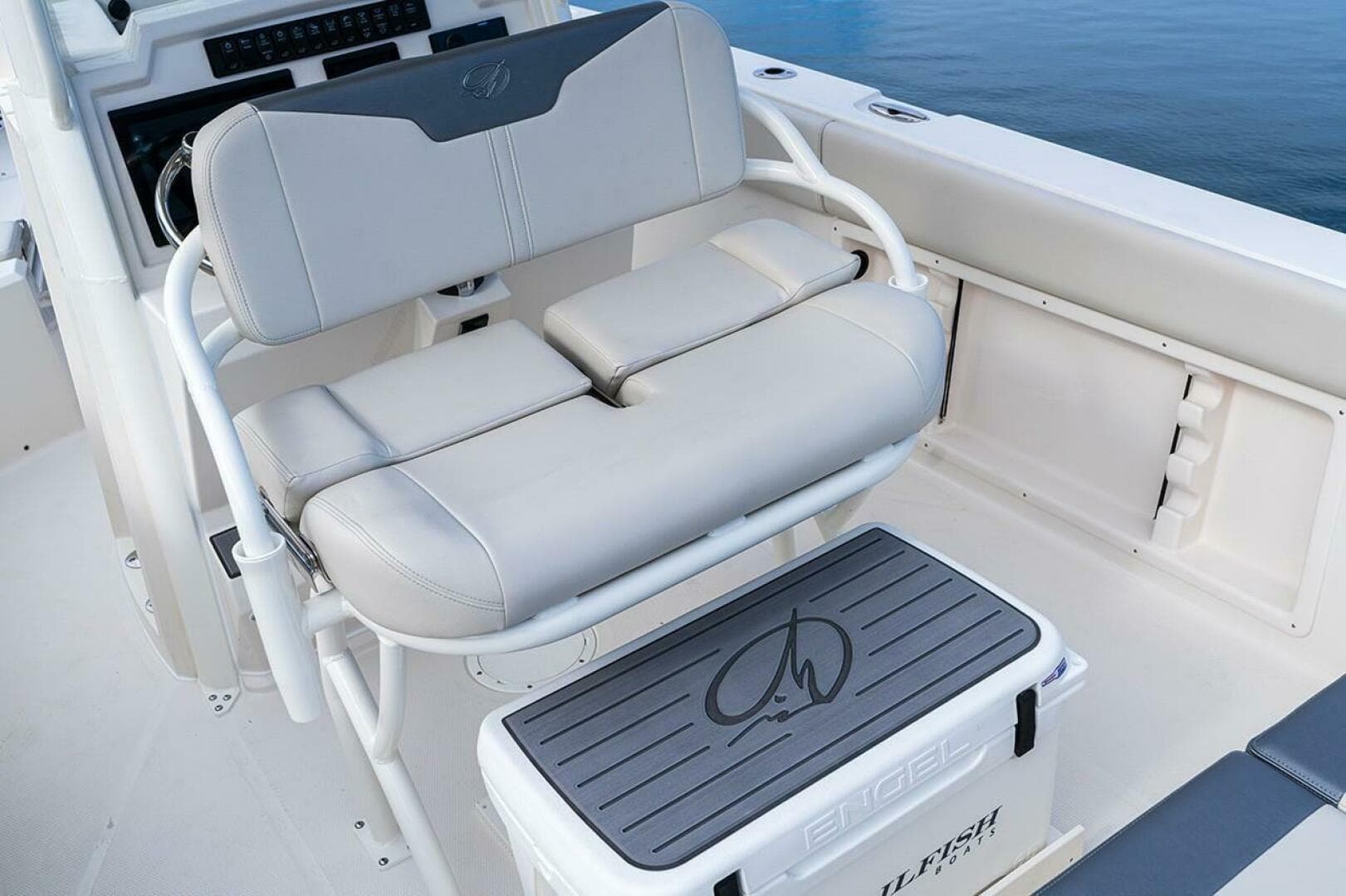 2025 Sailfish 232 Center Console
