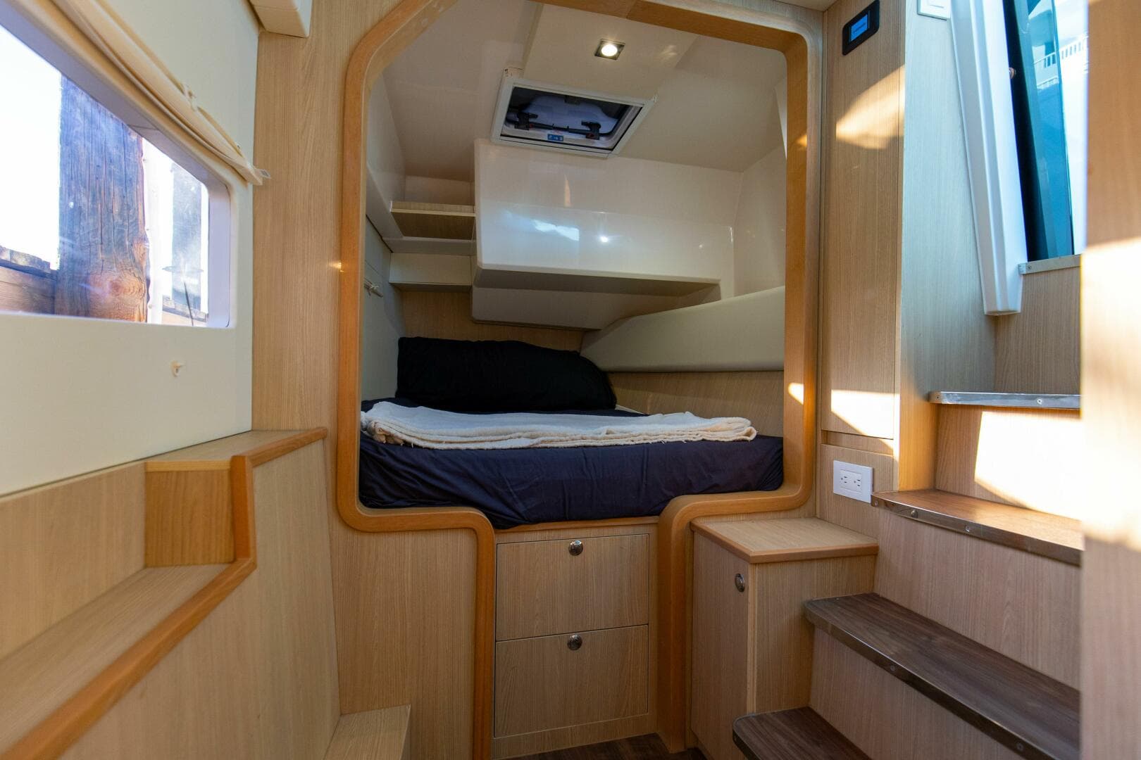 2018 36 Aquila 36 Power Cat Katz Azz Port Stateroom