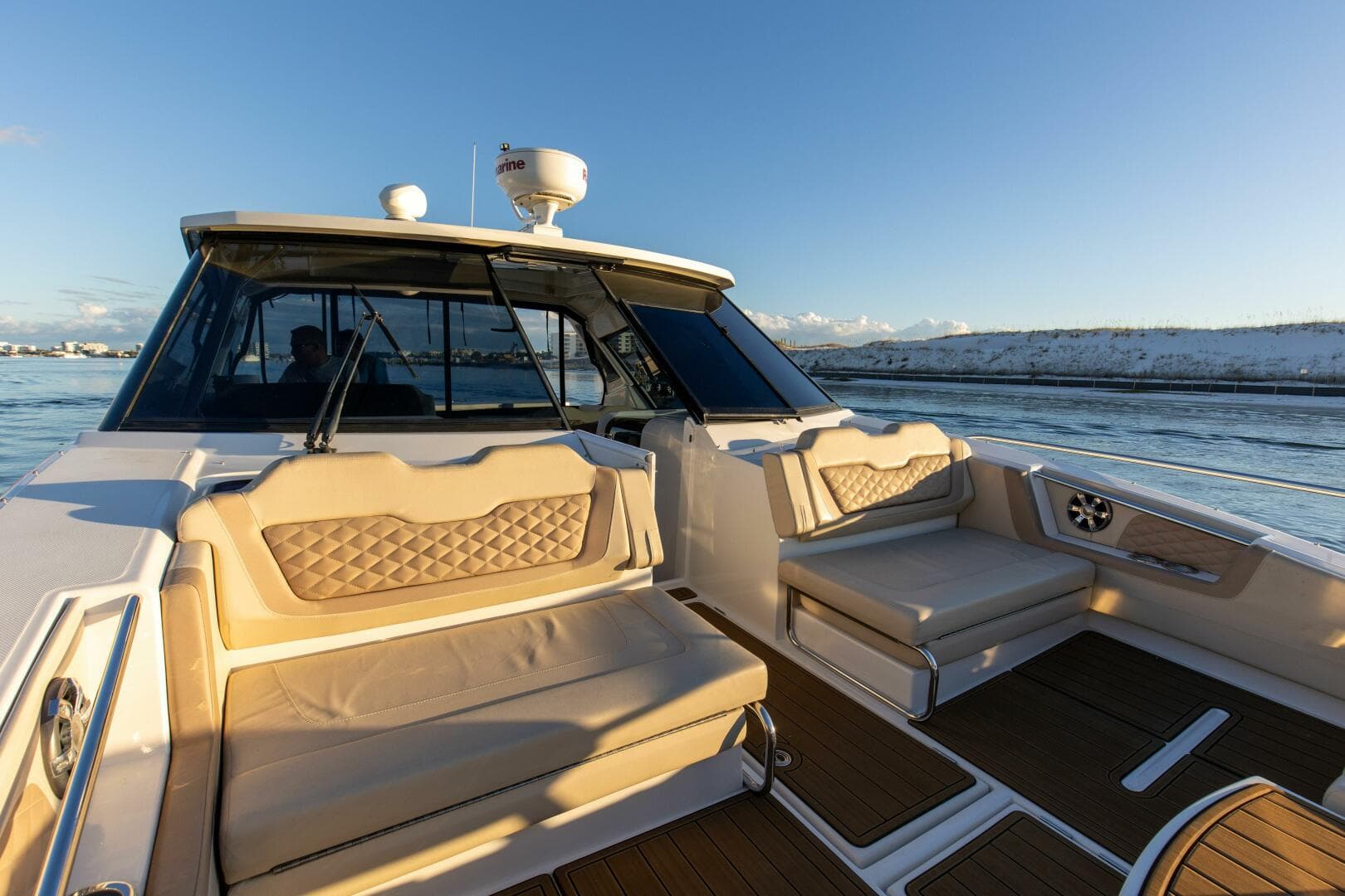 2018 36 Aquila 36 Power Cat Katz Azz Bow Seating (2)