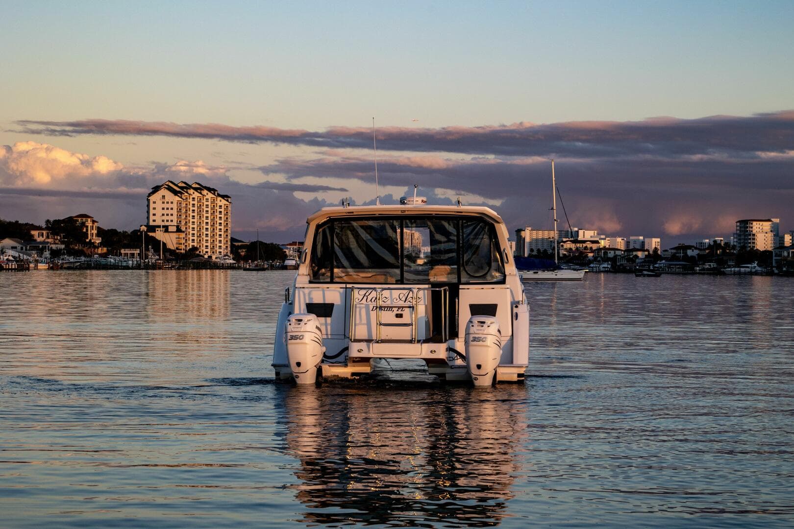 2018 36 Aquila 36 Power Cat Katz Azz Stern