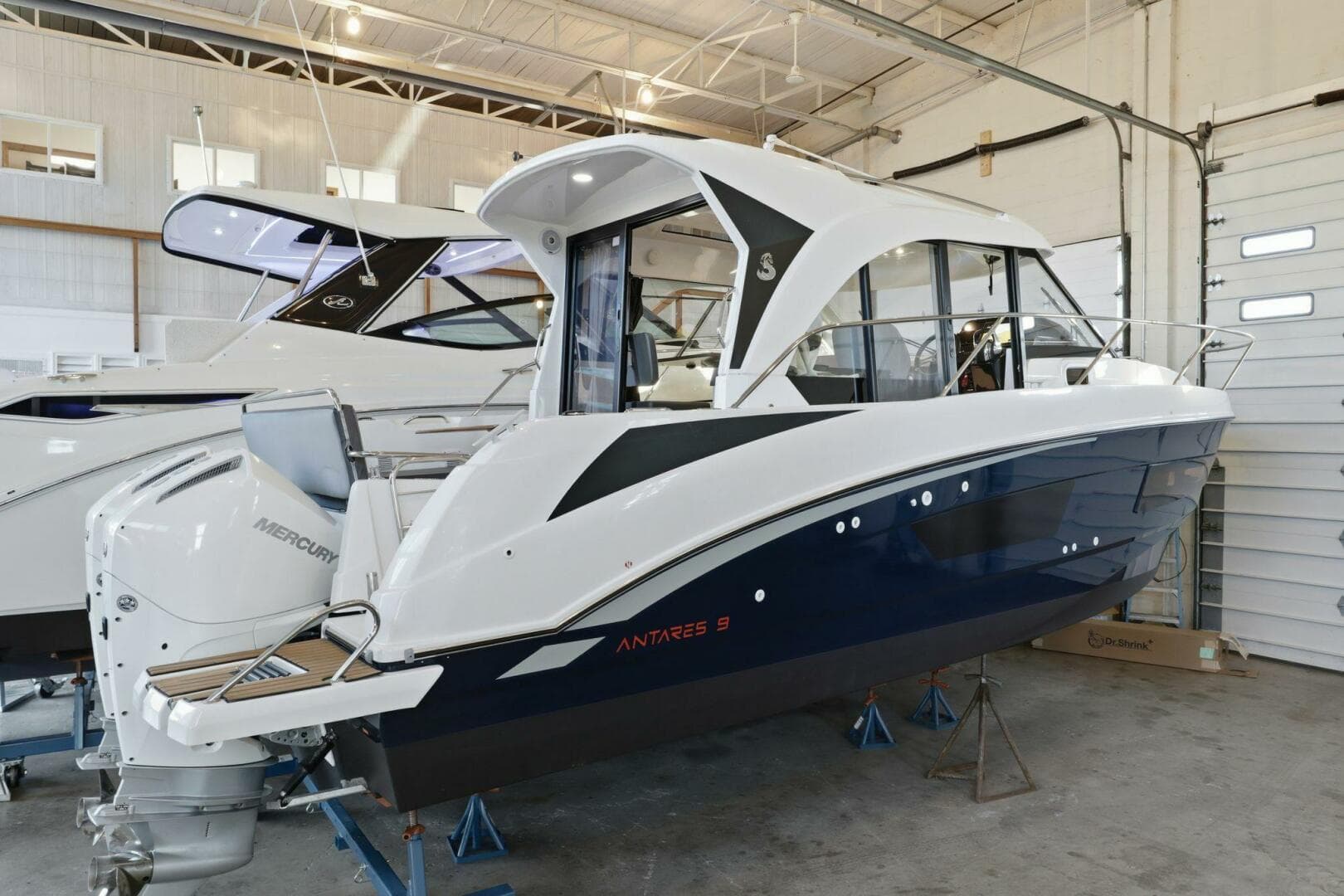 2022 Beneteau Antares 9