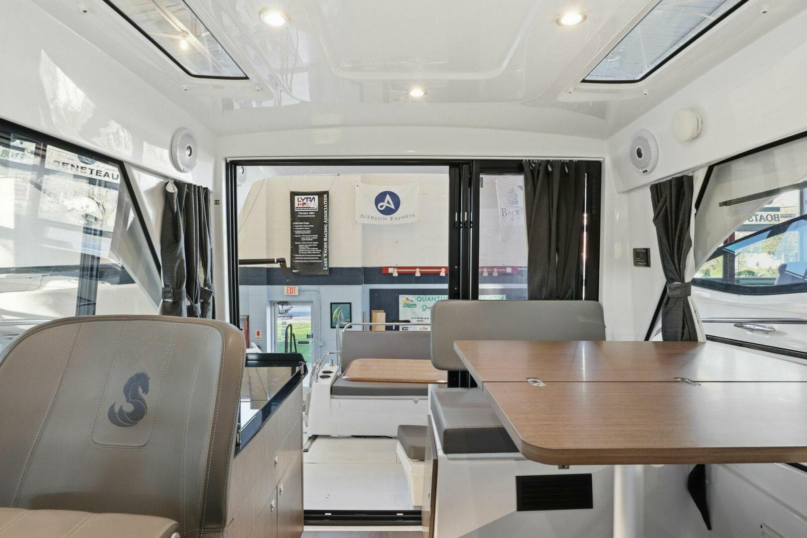 2022 Beneteau Antares 9