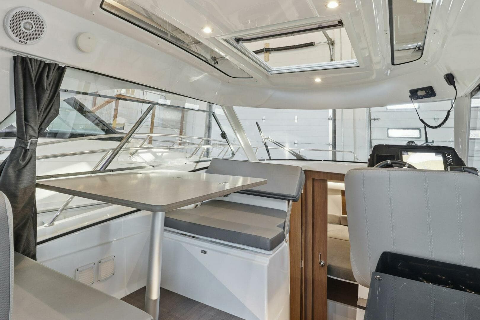 2022 Beneteau Antares 9