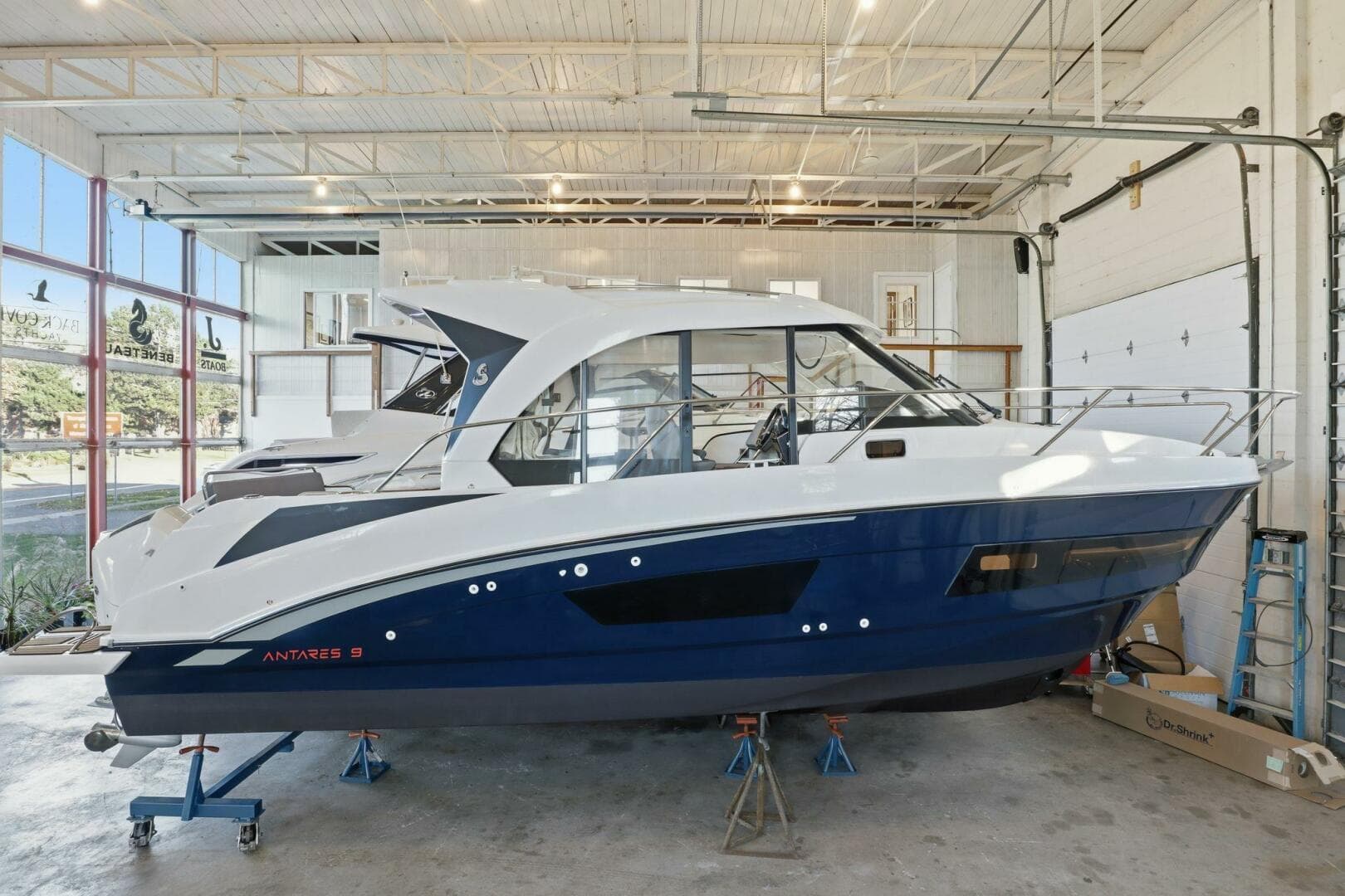 2022 Beneteau Antares 9