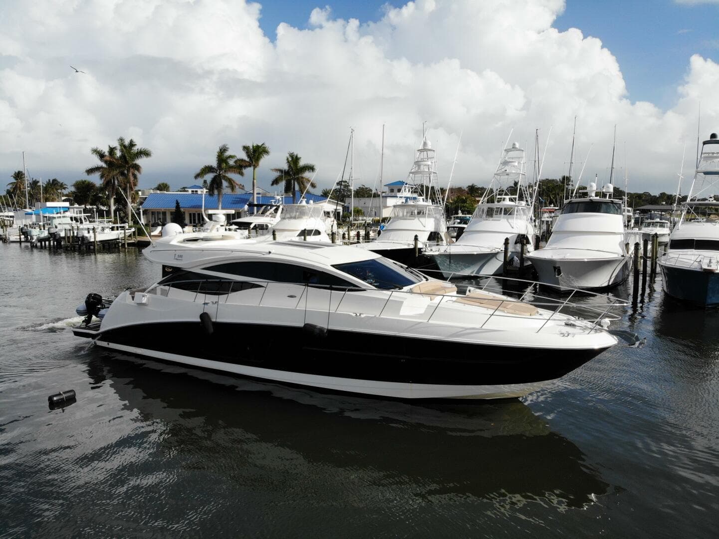 2017 Sea Ray L590