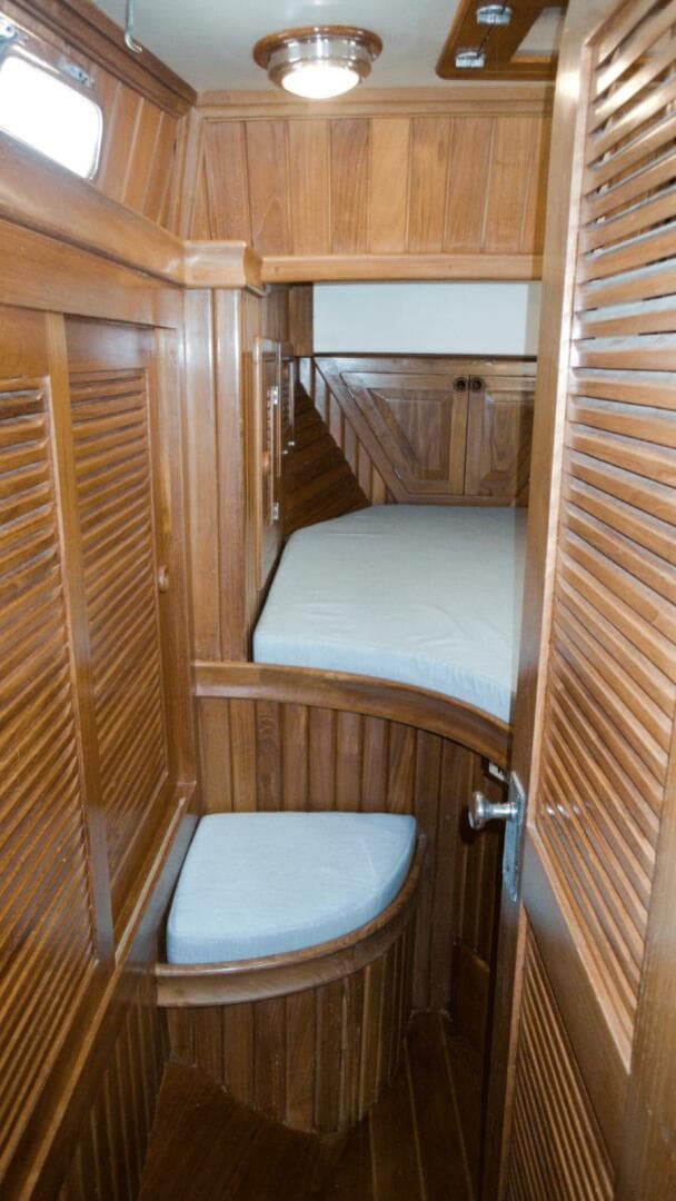 Passageway to V-Berth