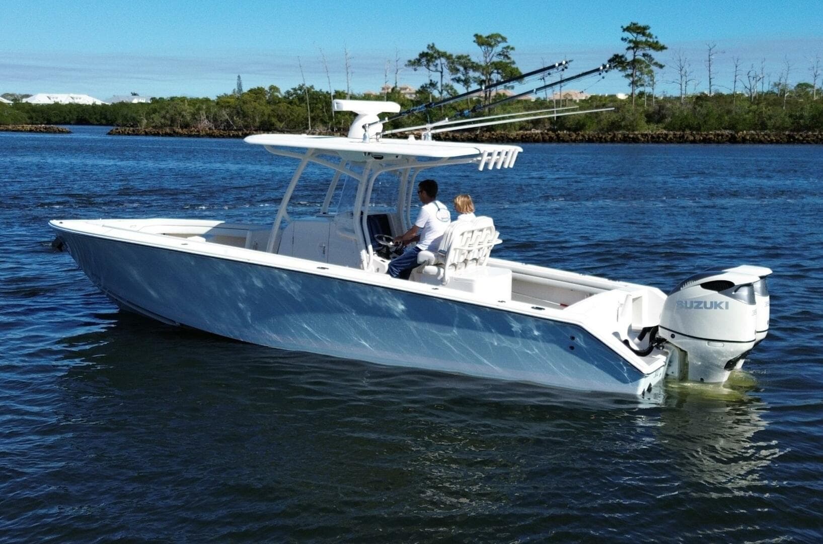 30 Jupiter FS 2015 Port Aft Profile