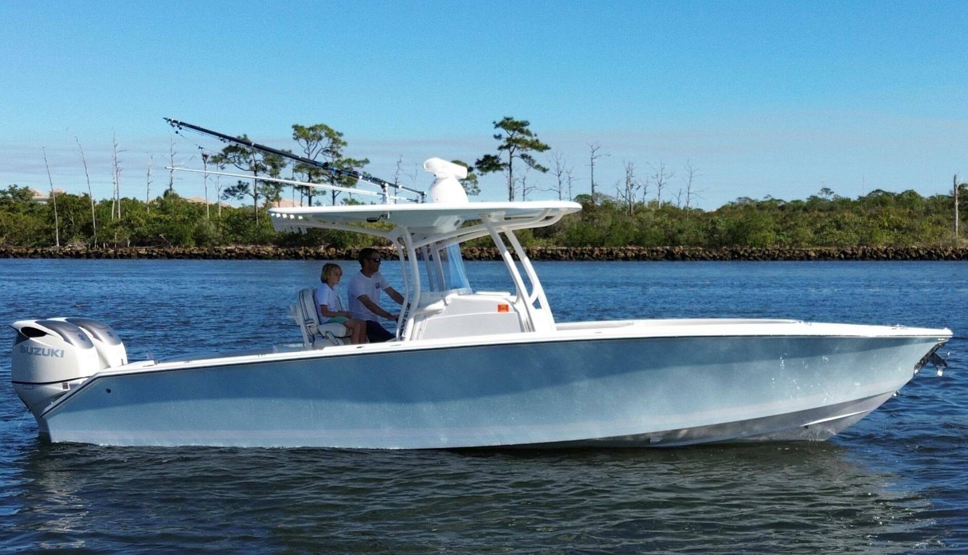 30 Jupiter FS 2015 Stbd Profile 1