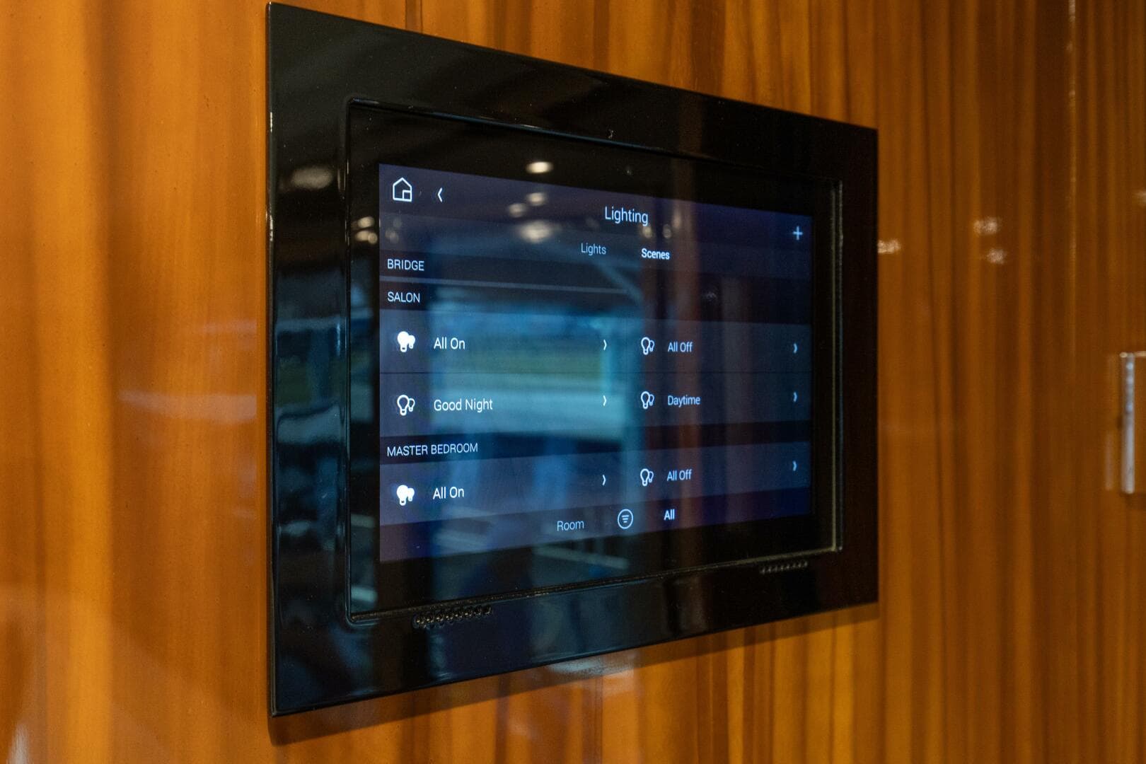 2001 65 Viking Convertible Enclosed Bridge Partnership Control Panel