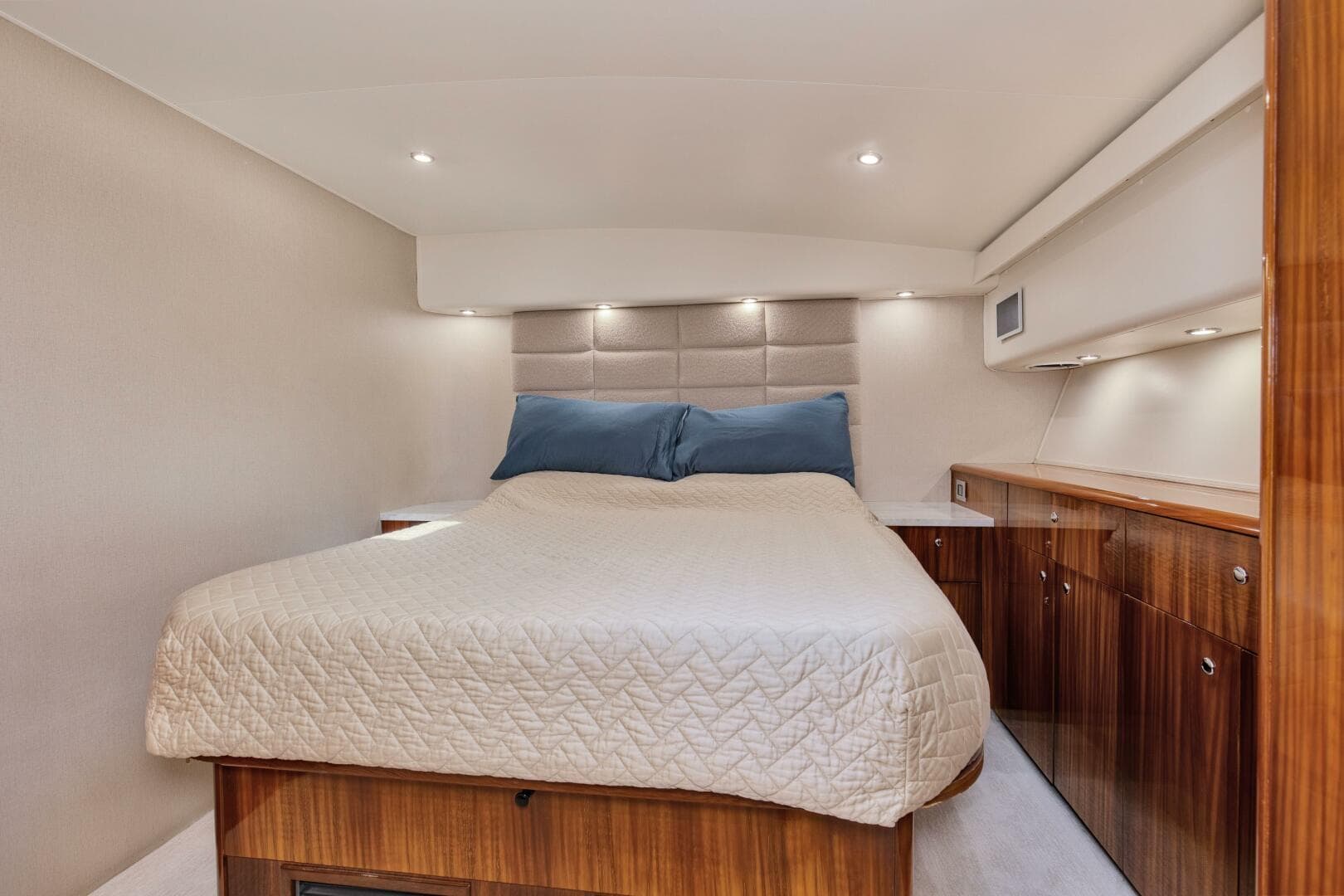 2001 65 Viking Convertible Enclosed Bridge Partnership Master Stateroom (2)