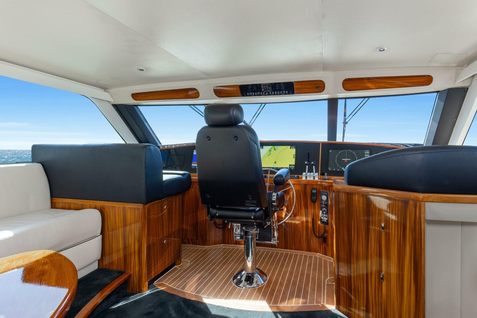 2001 65 Viking Convertible Enclosed Bridge Partnership Upper Helm (3)